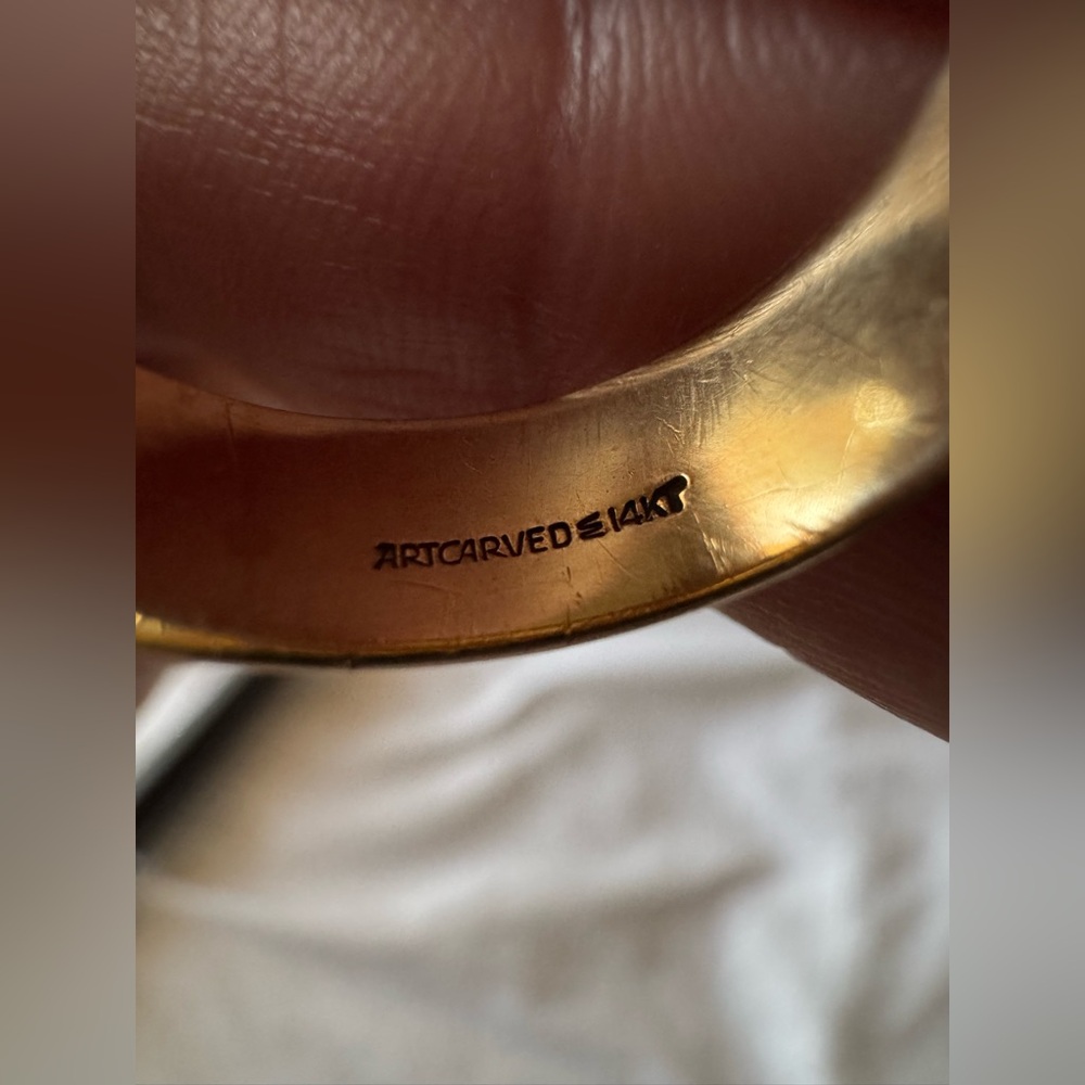 14k gold Artcarved wedding ring - Picture 4 of 10